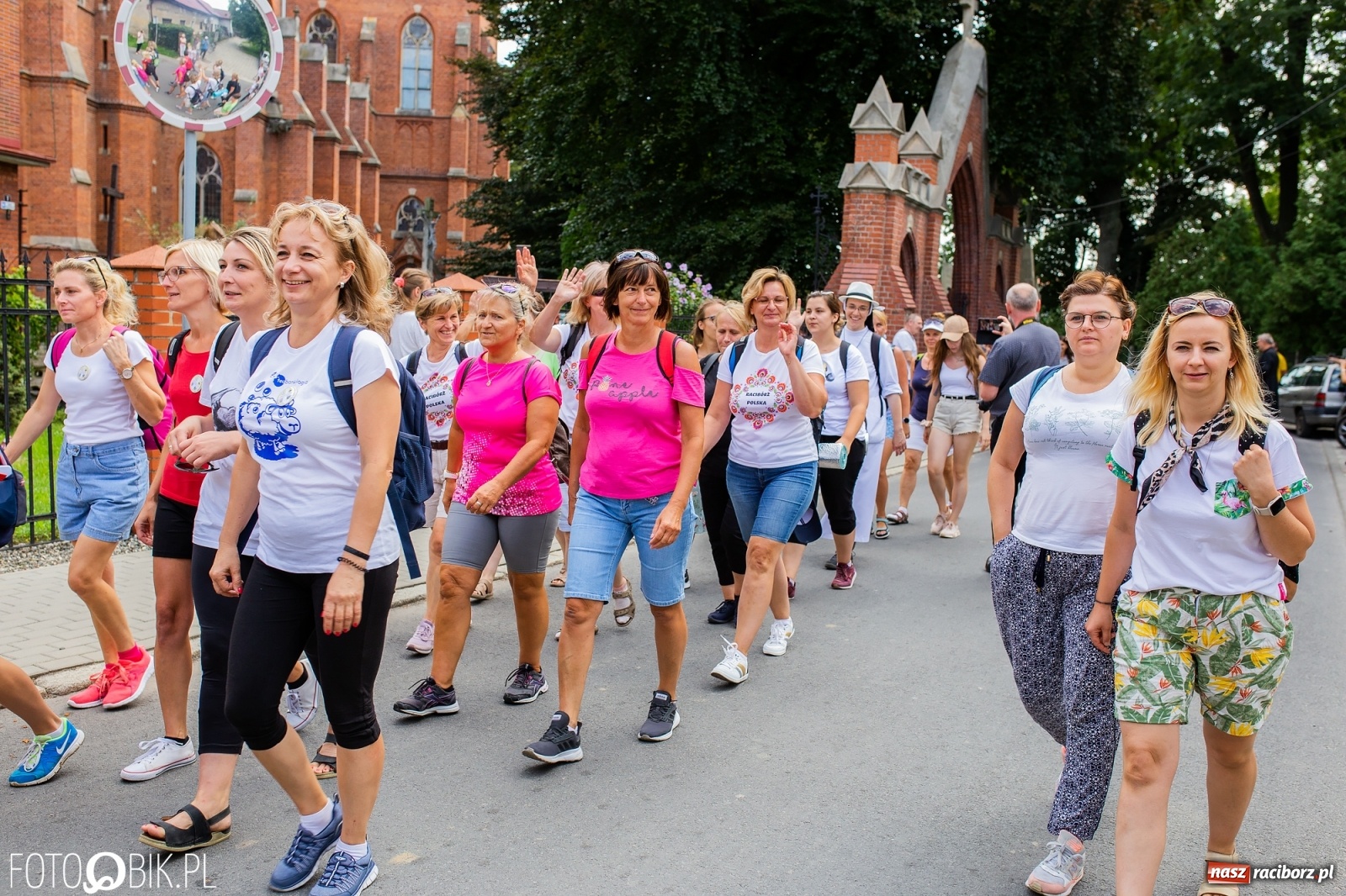 Zdjęcie w galerii na portalu naszraciborz.pl: Z Raciborza wyruszyła pielgrzymka na Jasną Górę [FOTO i WIDEO] wiadomości z regionu