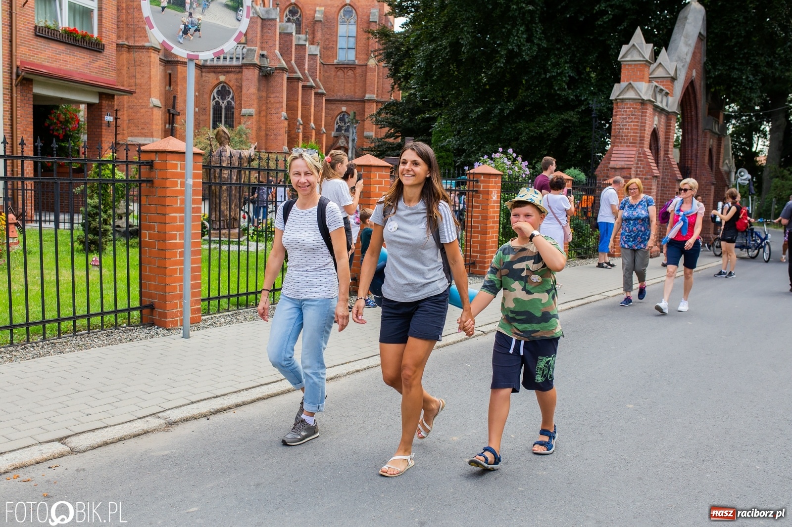 Zdjęcie w galerii na portalu naszraciborz.pl: Z Raciborza wyruszyła pielgrzymka na Jasną Górę [FOTO i WIDEO] wiadomości z regionu