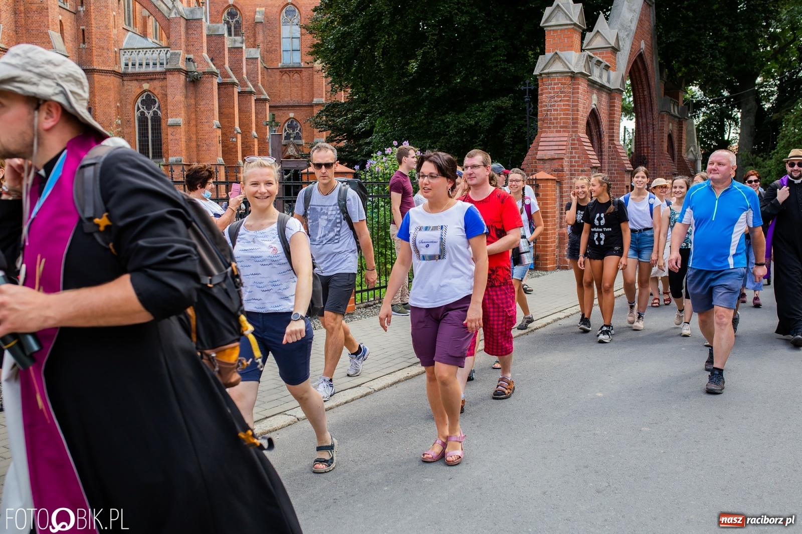 Zdjęcie w galerii na portalu naszraciborz.pl: Z Raciborza wyruszyła pielgrzymka na Jasną Górę [FOTO i WIDEO] wiadomości z regionu
