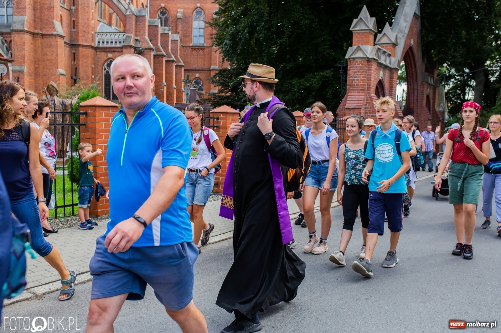 Zdjęcie w galerii na portalu naszraciborz.pl: Z Raciborza wyruszyła pielgrzymka na Jasną Górę [FOTO i WIDEO] wiadomości z regionu