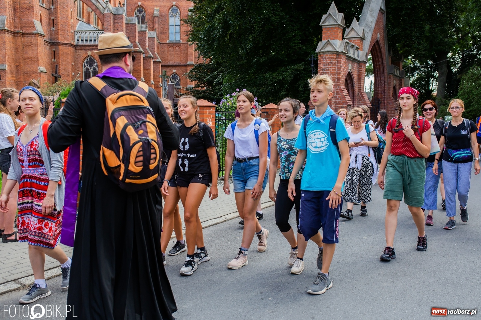Zdjęcie w galerii na portalu naszraciborz.pl: Z Raciborza wyruszyła pielgrzymka na Jasną Górę [FOTO i WIDEO] wiadomości z regionu