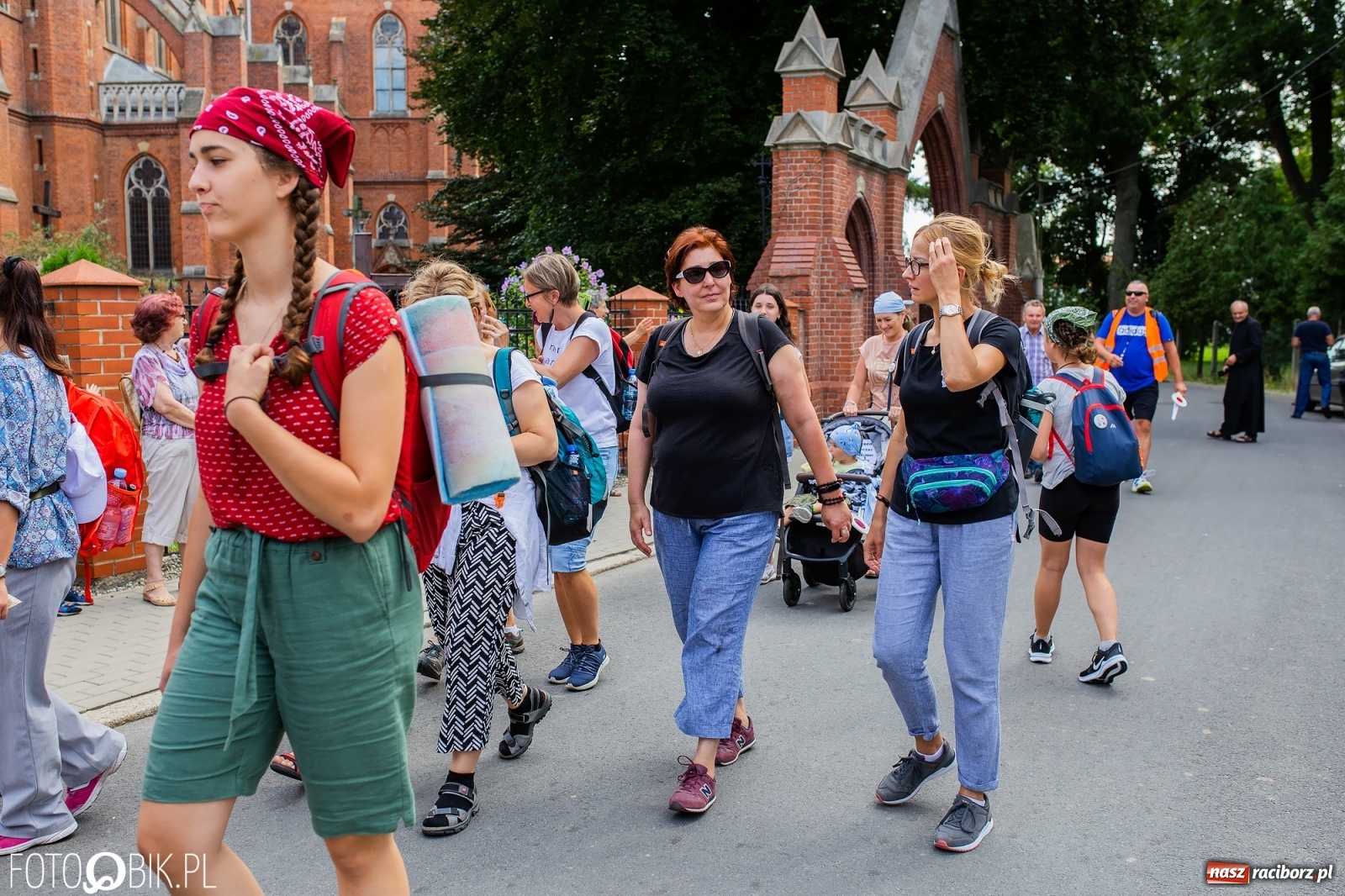 Zdjęcie w galerii na portalu naszraciborz.pl: Z Raciborza wyruszyła pielgrzymka na Jasną Górę [FOTO i WIDEO] wiadomości z regionu