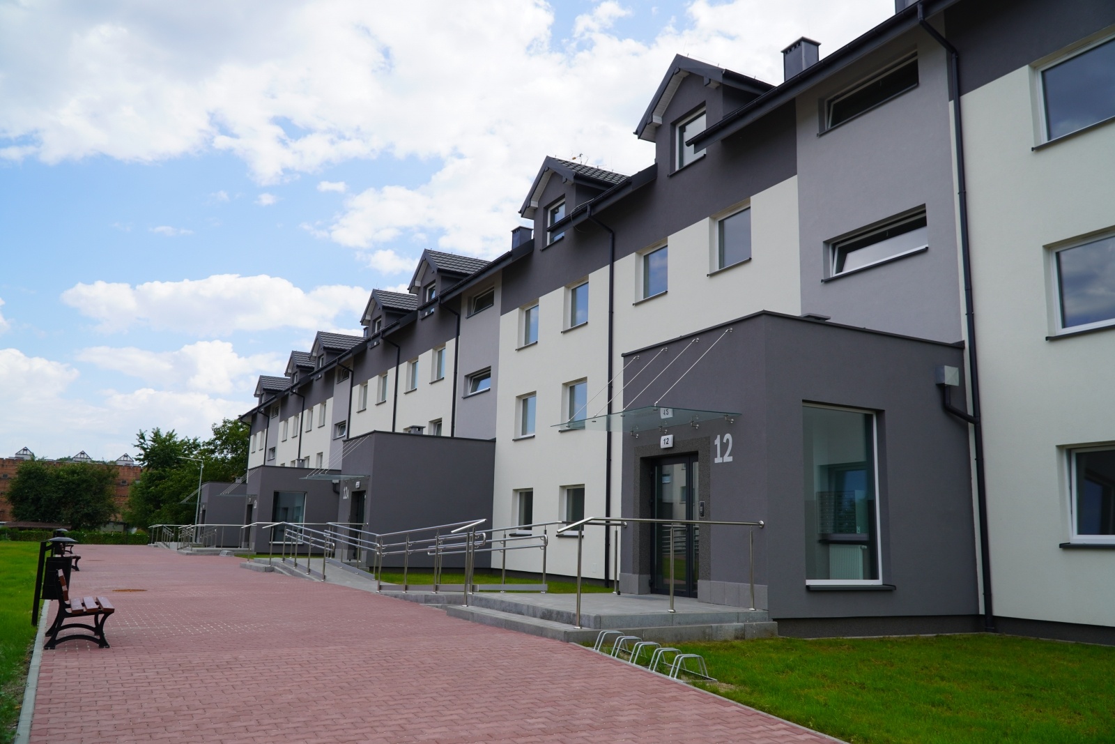 Zdjęcie w galerii na portalu naszraciborz.pl: Nowi lokatorzy przy Łąkowej odebrali swoje klucze [FOTO] wiadomości z regionu