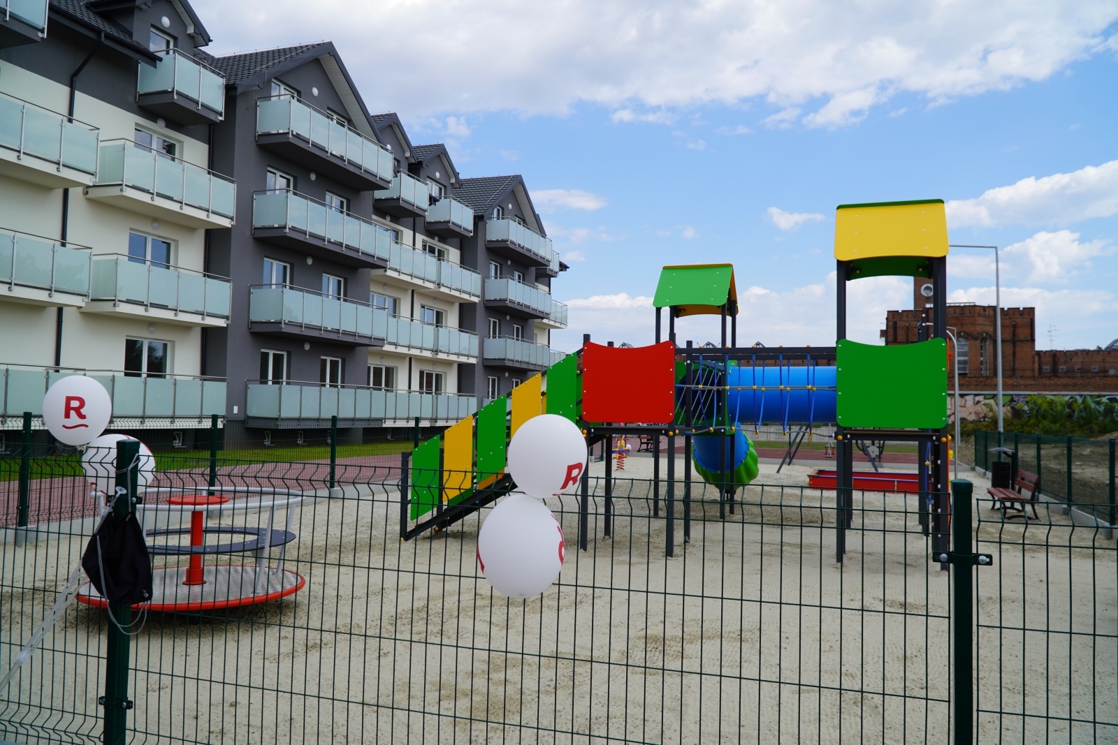 Zdjęcie w galerii na portalu naszraciborz.pl: Nowi lokatorzy przy Łąkowej odebrali swoje klucze [FOTO] wiadomości z regionu