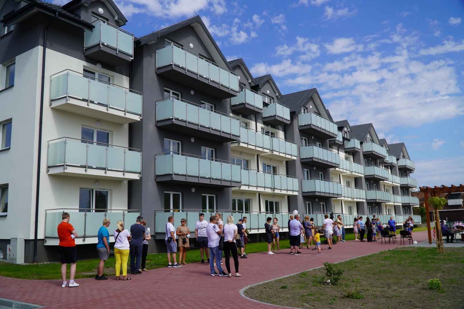 Zdjęcie w galerii na portalu naszraciborz.pl: Nowi lokatorzy przy Łąkowej odebrali swoje klucze [FOTO] wiadomości z regionu