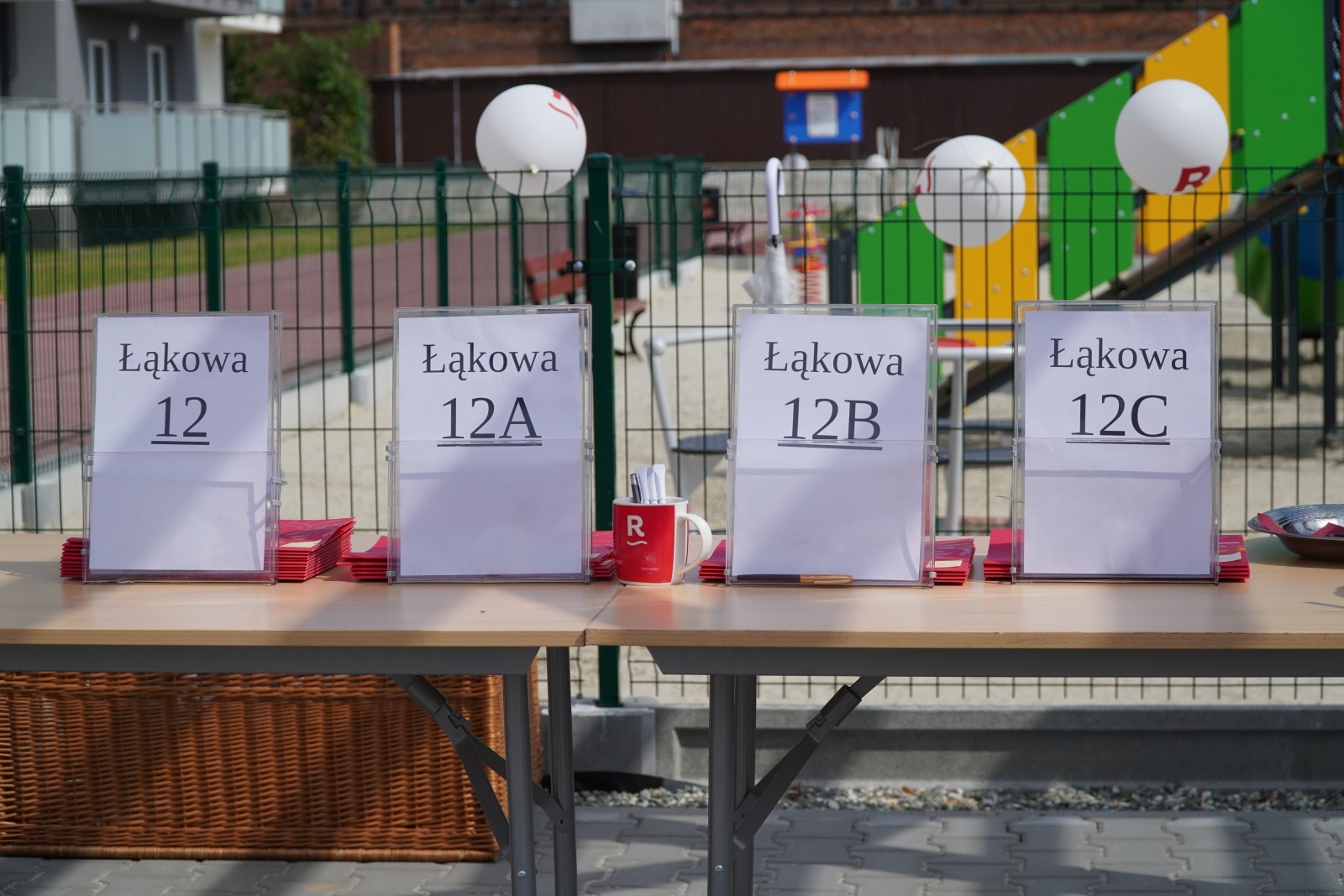 Zdjęcie w galerii na portalu naszraciborz.pl: Nowi lokatorzy przy Łąkowej odebrali swoje klucze [FOTO] wiadomości z regionu