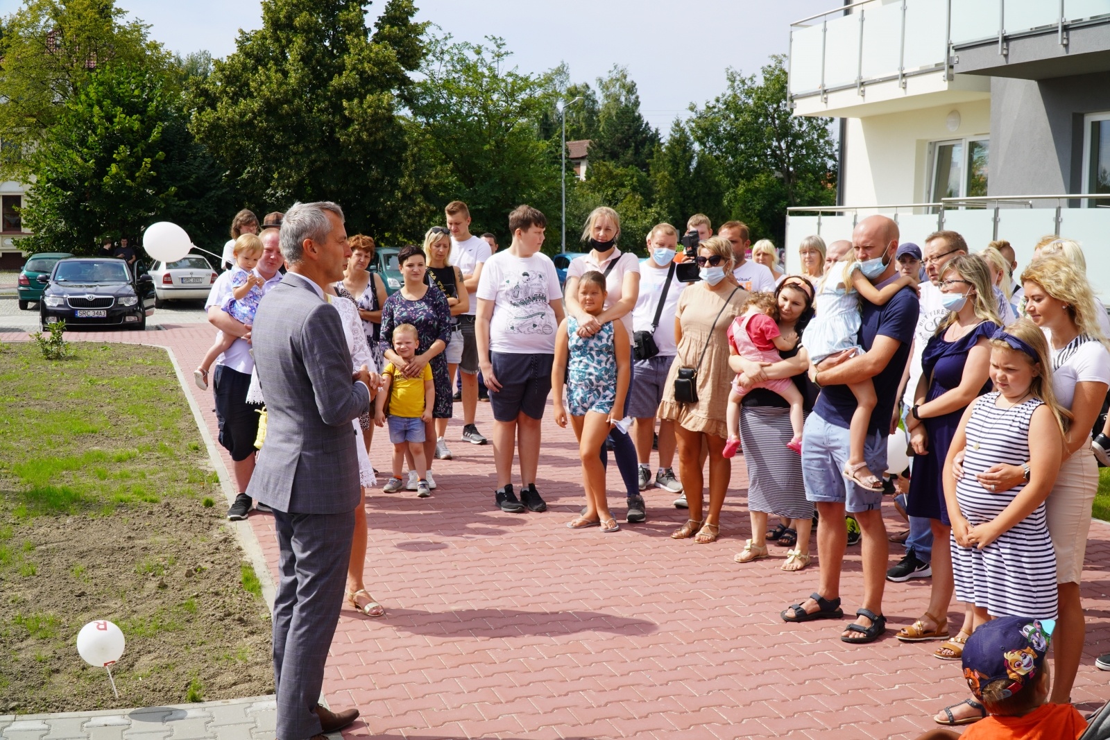 Zdjęcie w galerii na portalu naszraciborz.pl: Nowi lokatorzy przy Łąkowej odebrali swoje klucze [FOTO] wiadomości z regionu