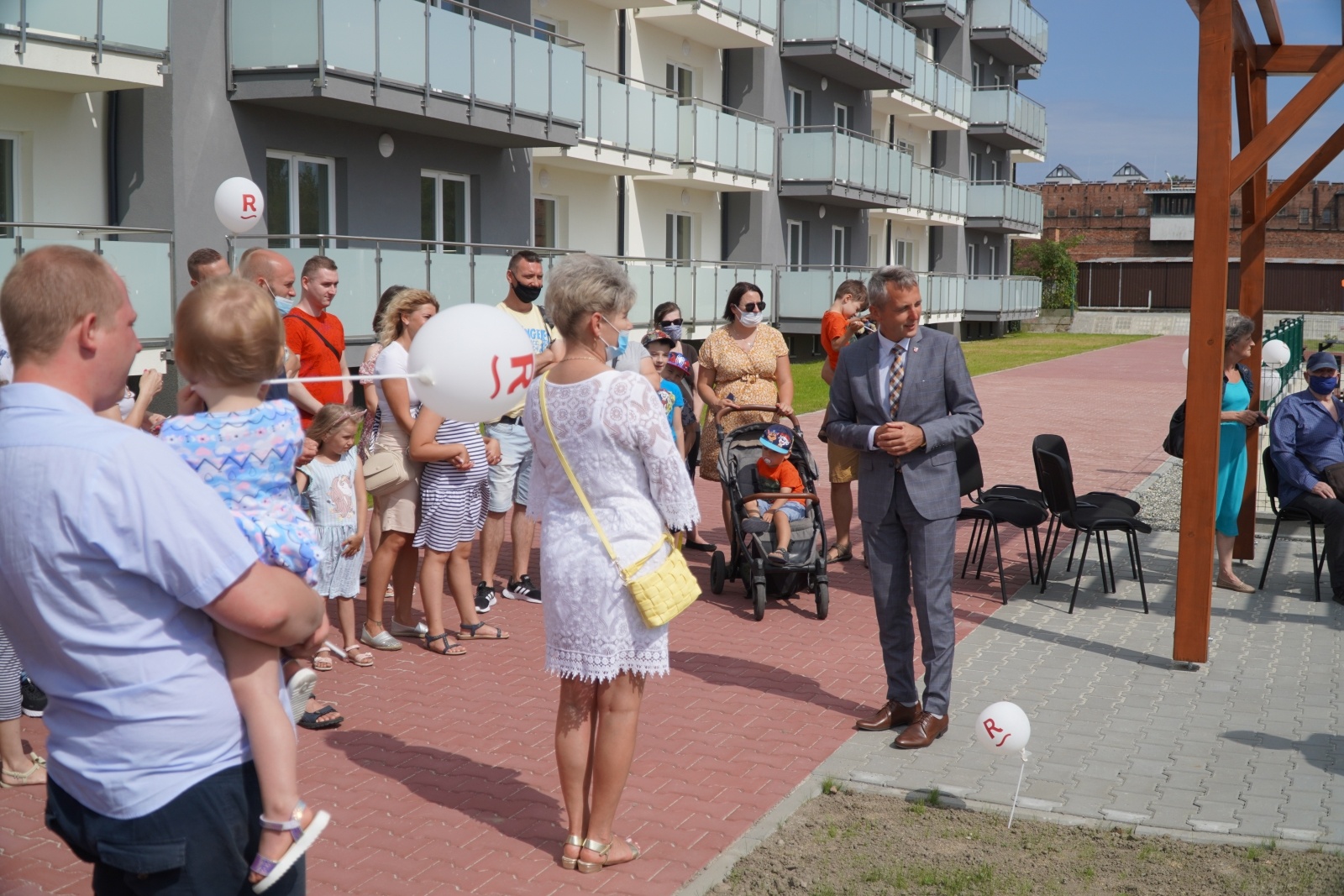 Zdjęcie w galerii na portalu naszraciborz.pl: Nowi lokatorzy przy Łąkowej odebrali swoje klucze [FOTO] wiadomości z regionu
