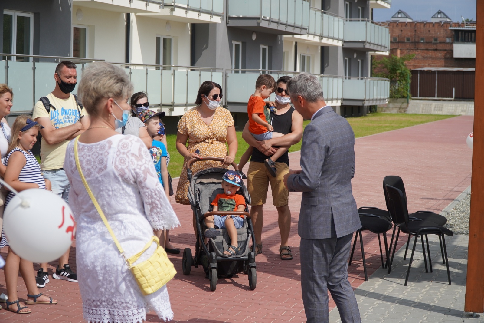 Zdjęcie w galerii na portalu naszraciborz.pl: Nowi lokatorzy przy Łąkowej odebrali swoje klucze [FOTO] wiadomości z regionu
