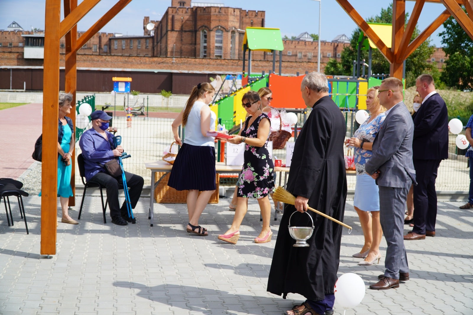 Zdjęcie w galerii na portalu naszraciborz.pl: Nowi lokatorzy przy Łąkowej odebrali swoje klucze [FOTO] wiadomości z regionu