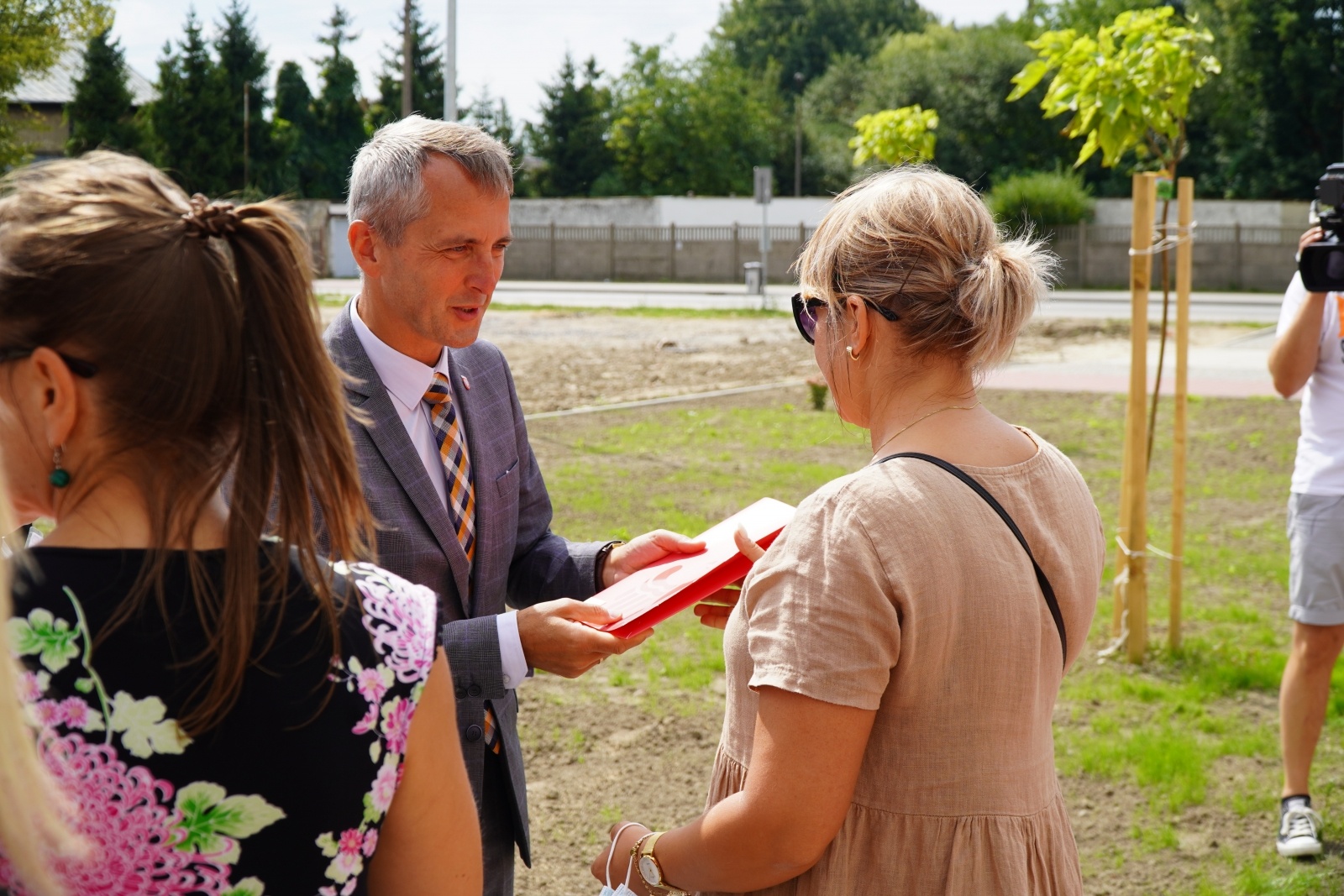 Zdjęcie w galerii na portalu naszraciborz.pl: Nowi lokatorzy przy Łąkowej odebrali swoje klucze [FOTO] wiadomości z regionu