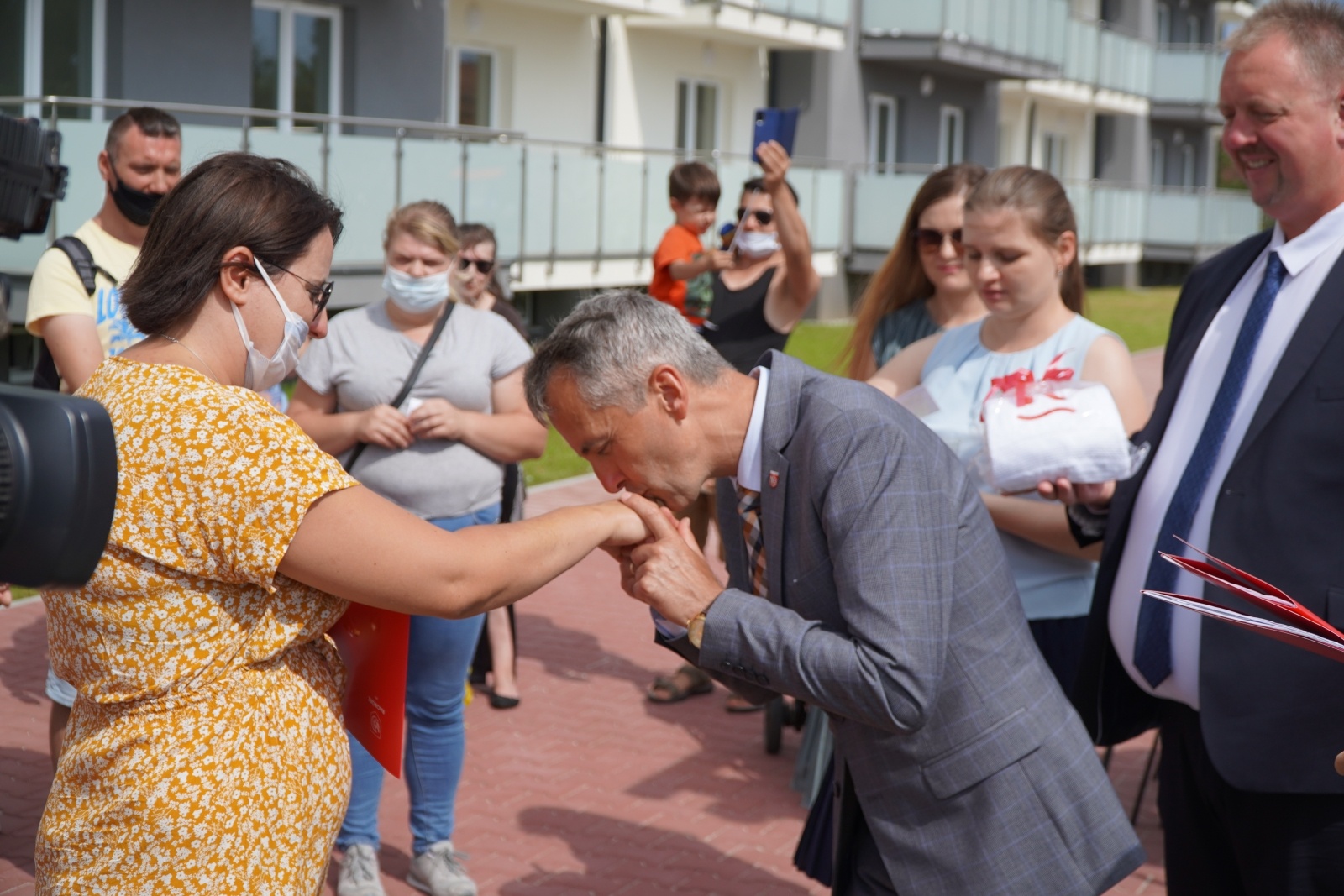 Zdjęcie w galerii na portalu naszraciborz.pl: Nowi lokatorzy przy Łąkowej odebrali swoje klucze [FOTO] wiadomości z regionu