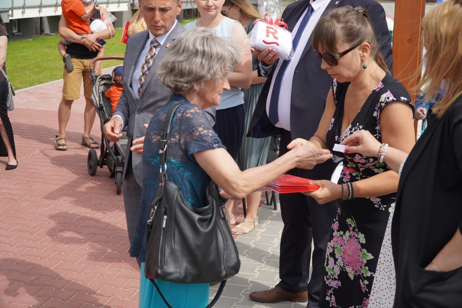 Zdjęcie w galerii na portalu naszraciborz.pl: Nowi lokatorzy przy Łąkowej odebrali swoje klucze [FOTO] wiadomości z regionu