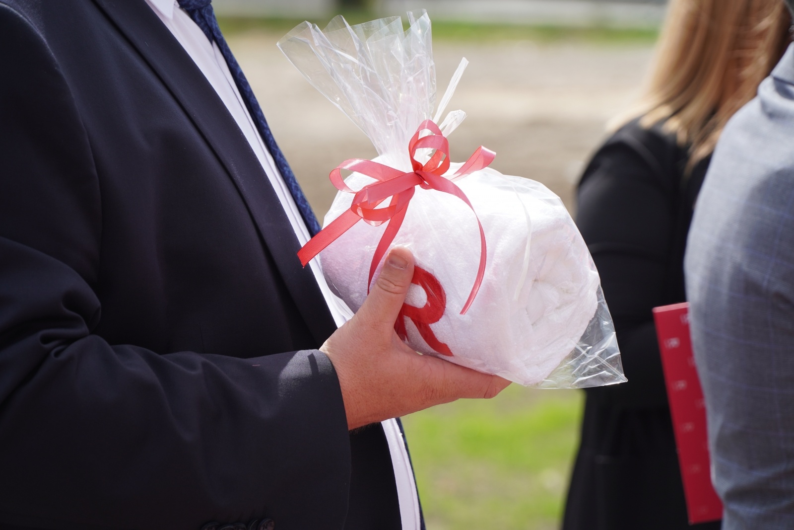 Zdjęcie w galerii na portalu naszraciborz.pl: Nowi lokatorzy przy Łąkowej odebrali swoje klucze [FOTO] wiadomości z regionu
