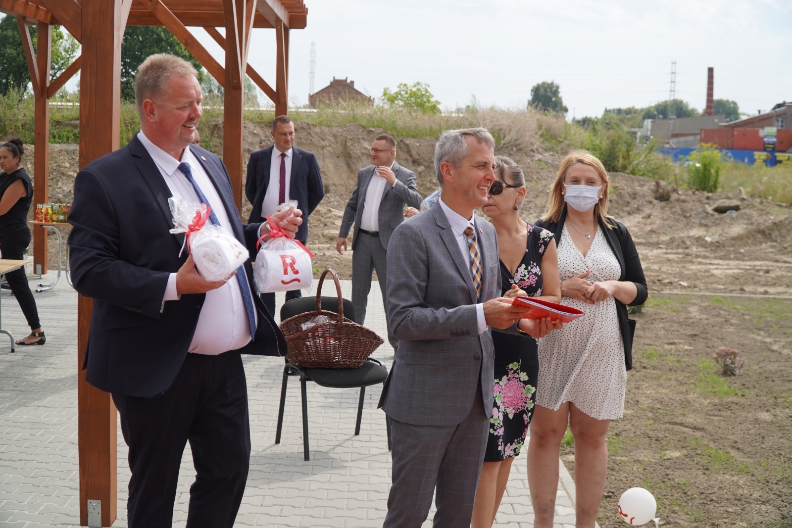 Zdjęcie w galerii na portalu naszraciborz.pl: Nowi lokatorzy przy Łąkowej odebrali swoje klucze [FOTO] wiadomości z regionu