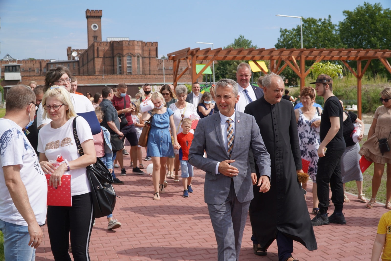 Zdjęcie w galerii na portalu naszraciborz.pl: Nowi lokatorzy przy Łąkowej odebrali swoje klucze [FOTO] wiadomości z regionu