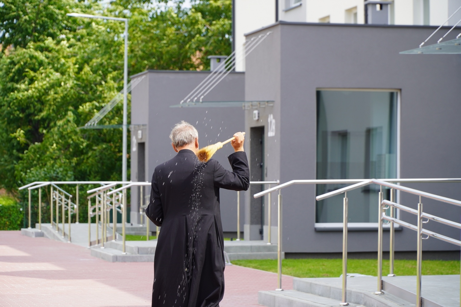 Zdjęcie w galerii na portalu naszraciborz.pl: Nowi lokatorzy przy Łąkowej odebrali swoje klucze [FOTO] wiadomości z regionu