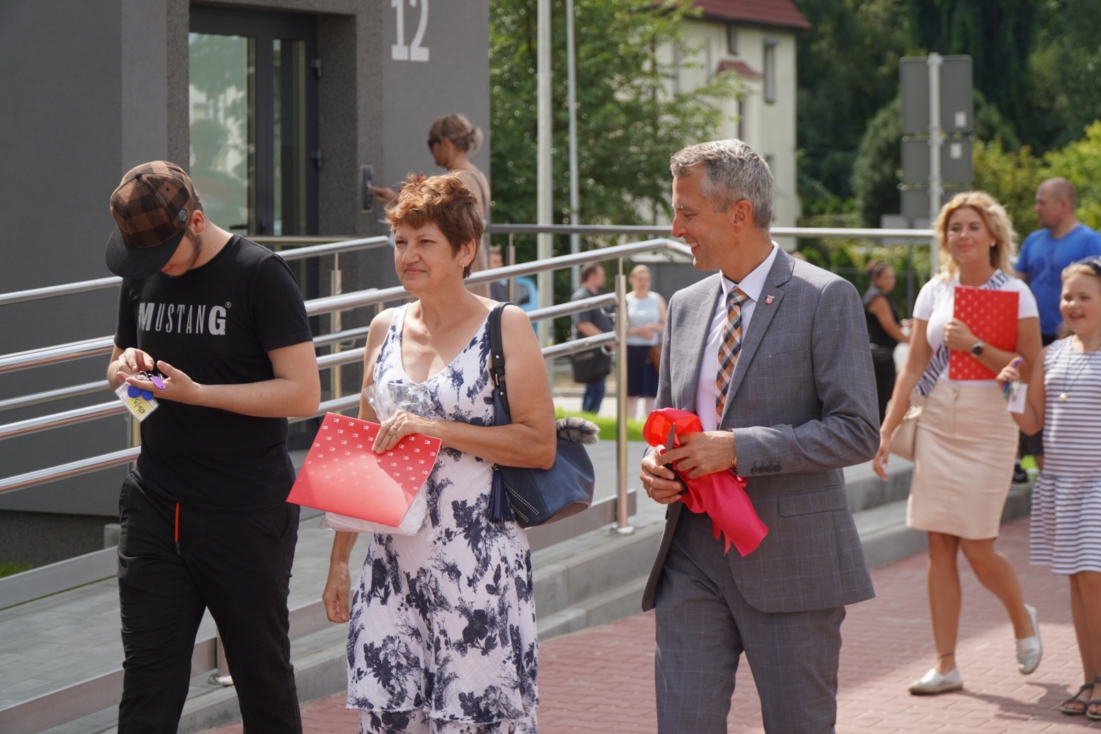 Zdjęcie w galerii na portalu naszraciborz.pl: Nowi lokatorzy przy Łąkowej odebrali swoje klucze [FOTO] wiadomości z regionu