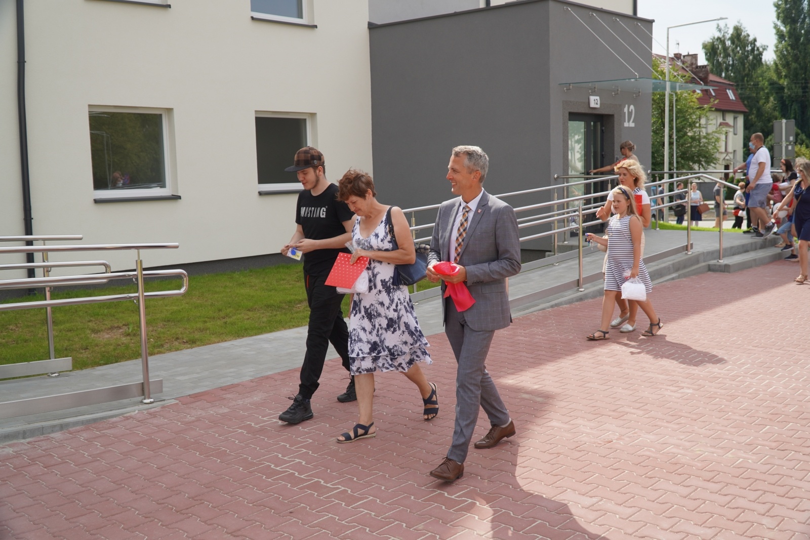 Zdjęcie w galerii na portalu naszraciborz.pl: Nowi lokatorzy przy Łąkowej odebrali swoje klucze [FOTO] wiadomości z regionu