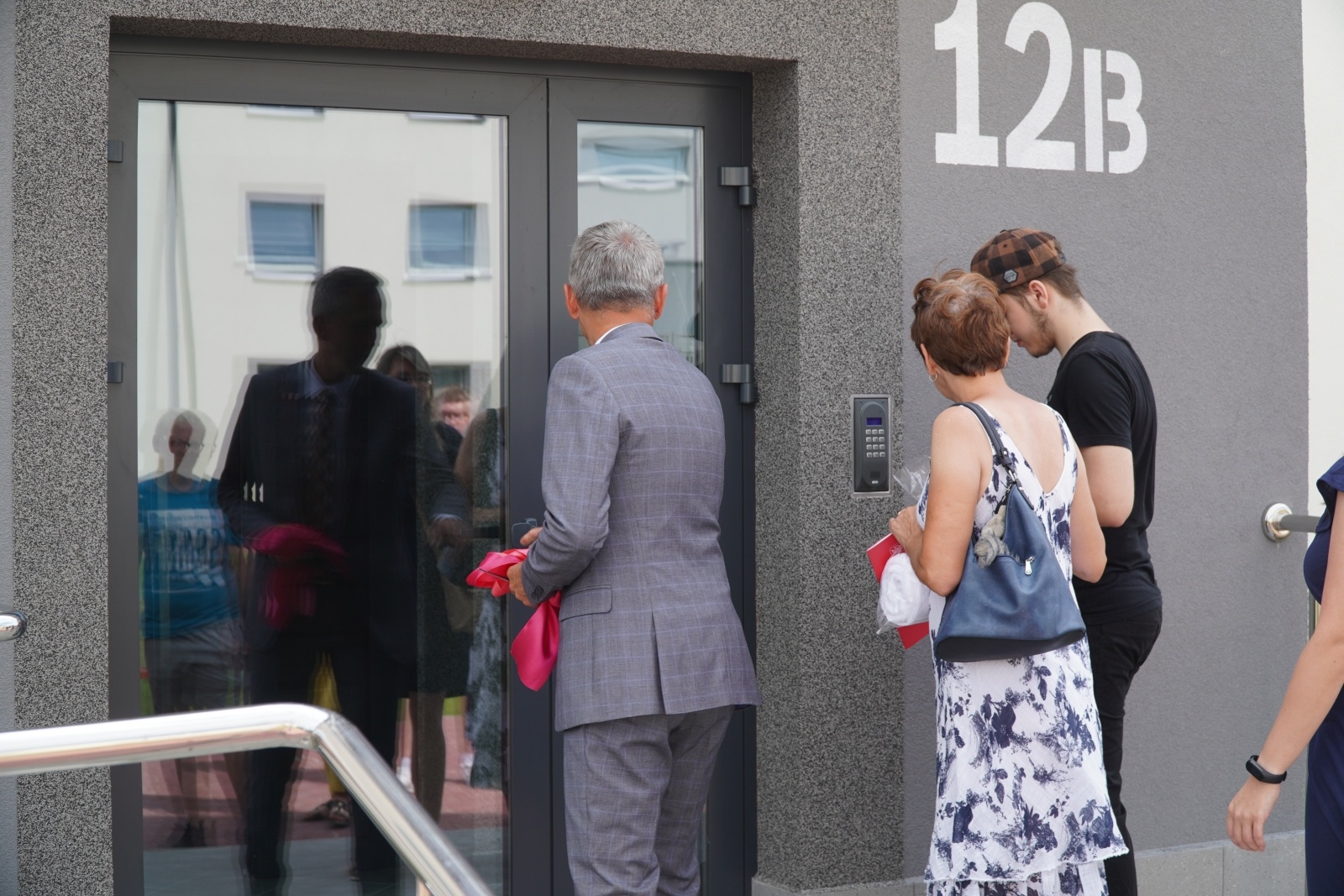 Zdjęcie w galerii na portalu naszraciborz.pl: Nowi lokatorzy przy Łąkowej odebrali swoje klucze [FOTO] wiadomości z regionu