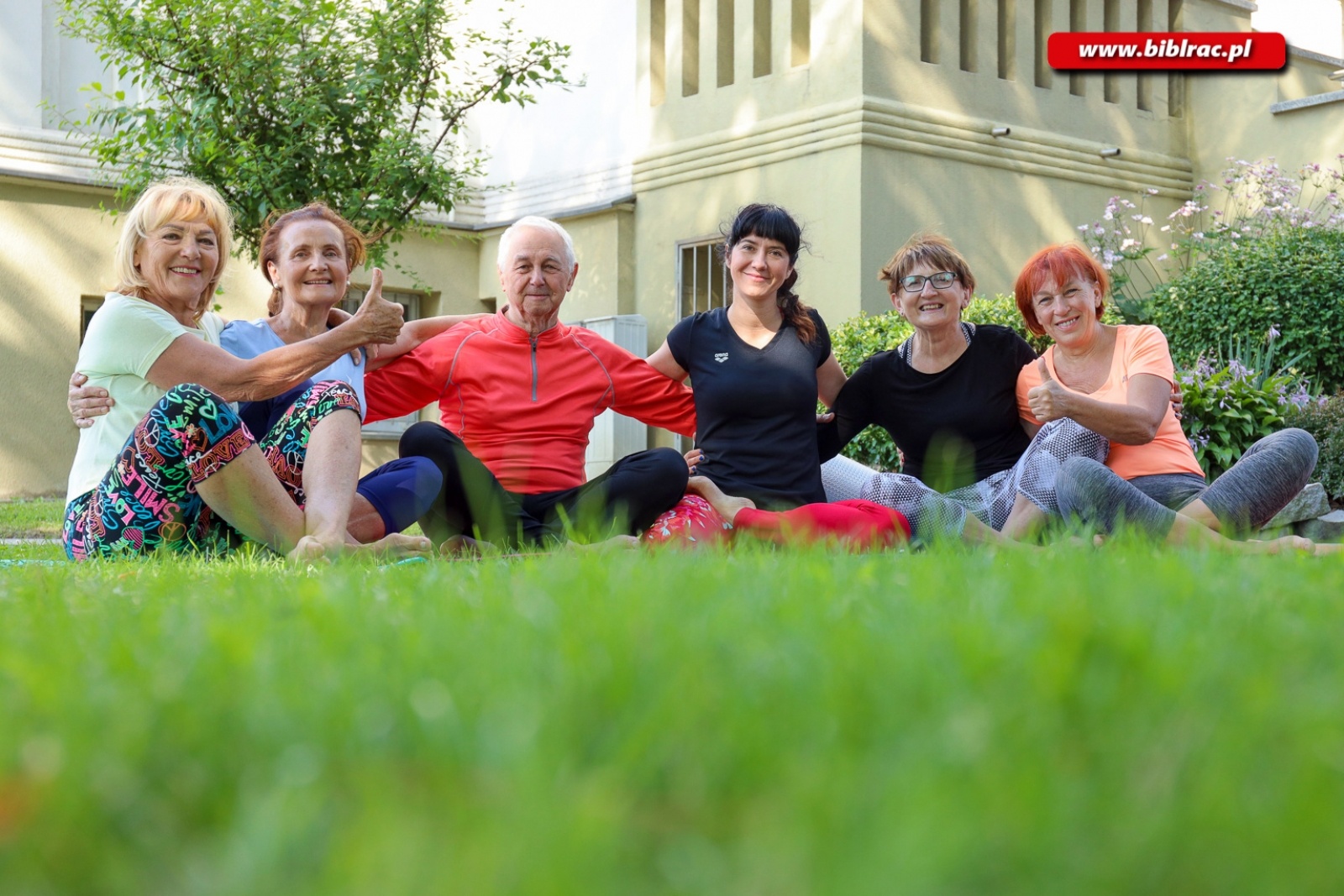 Zdjęcie w galerii na portalu naszraciborz.pl: Asany młodości podczas zajęć jogi w raciborskiej bibliotece wiadomości z regionu