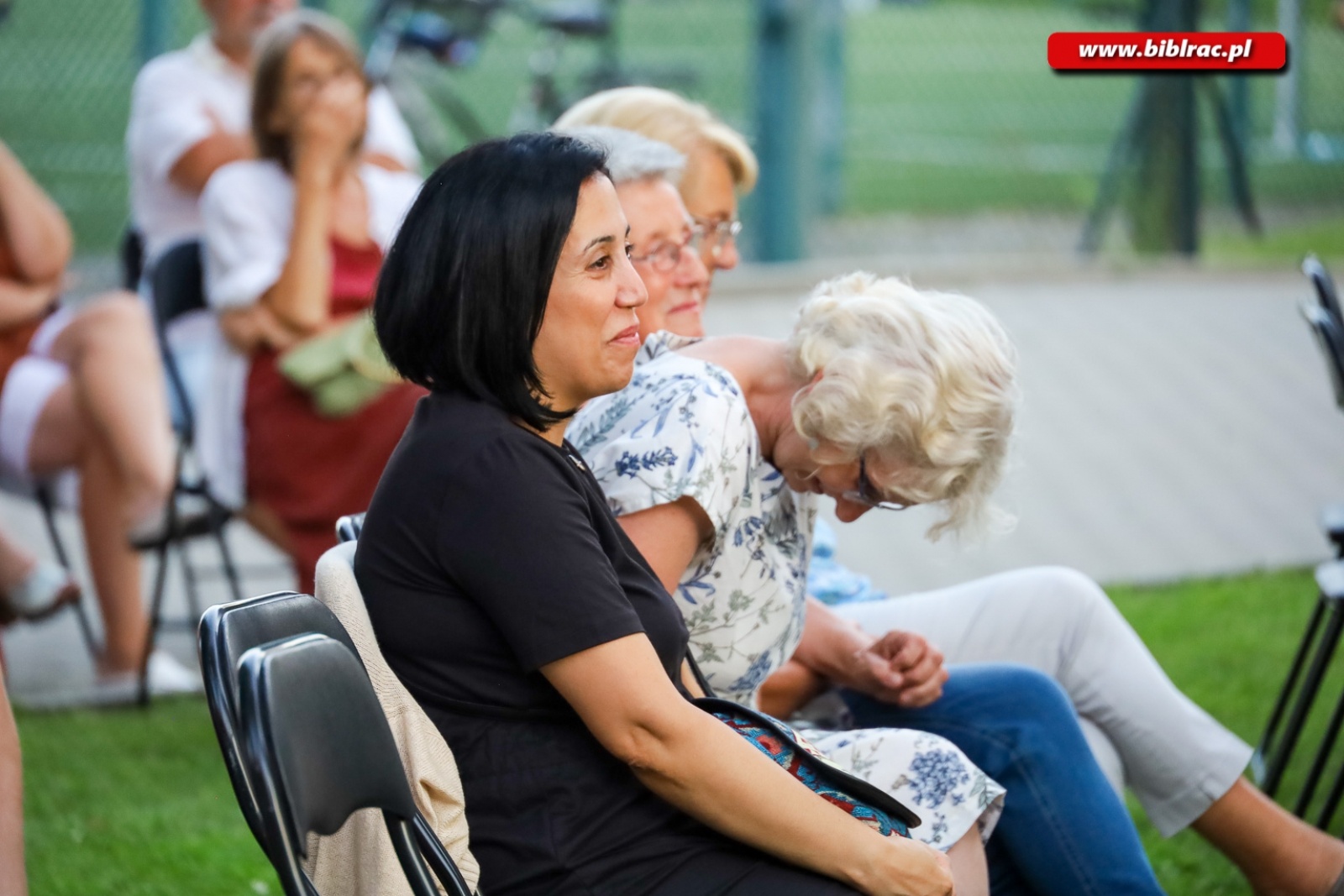 Zdjęcie w galerii na portalu naszraciborz.pl: Kawaler Pjoter zapolował na miłość na schodach biblioteki wiadomości z regionu