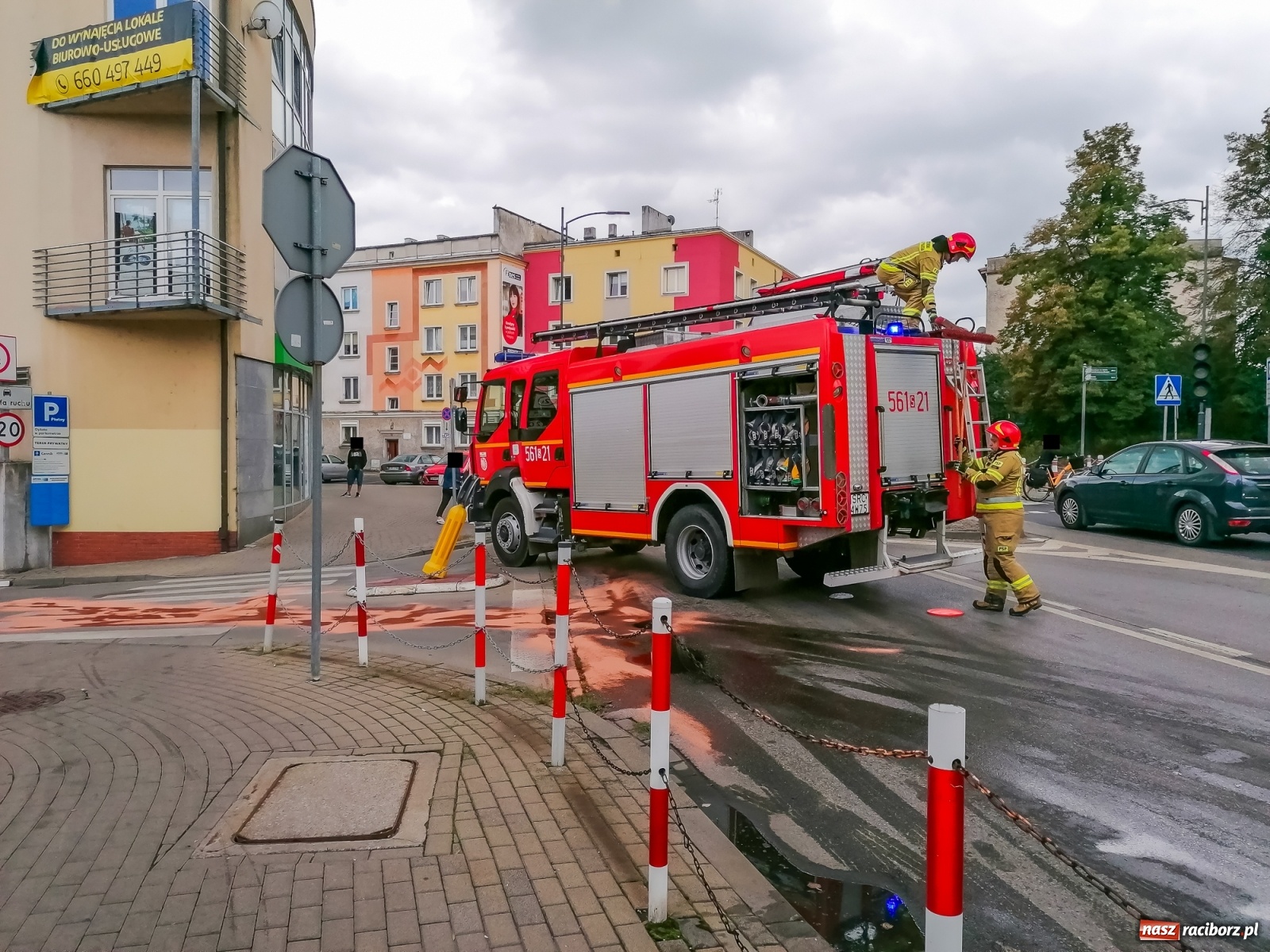 Zdjęcie w galerii na portalu naszraciborz.pl: Raport 998. Opel gubił paliwo przy Podwalu wiadomości z regionu