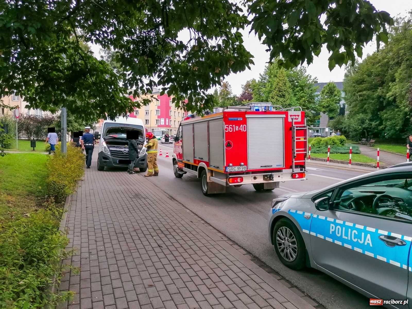 Zdjęcie w galerii na portalu naszraciborz.pl: Raport 998. Opel gubił paliwo przy Podwalu wiadomości z regionu