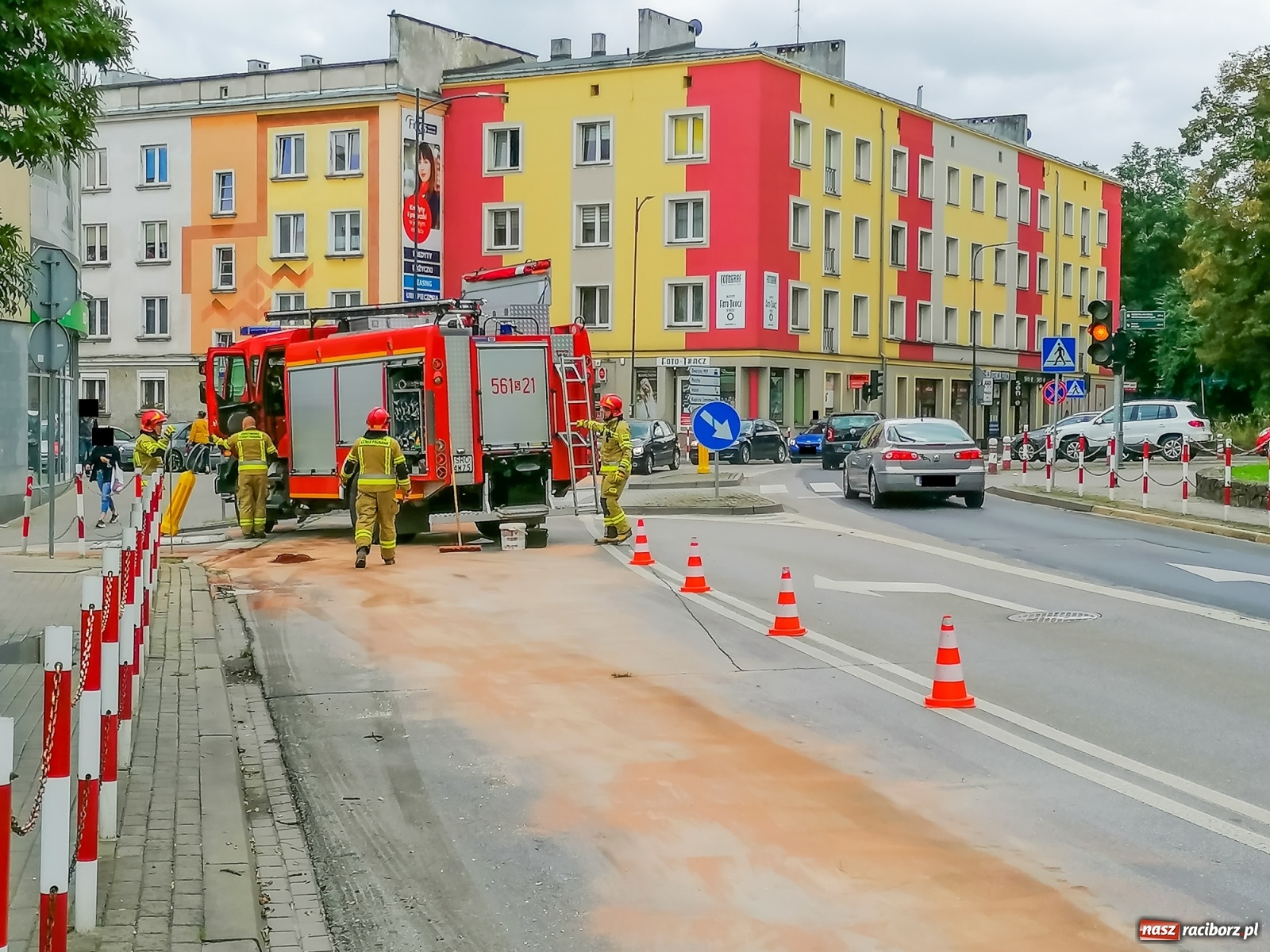 Zdjęcie w galerii na portalu naszraciborz.pl: Raport 998. Opel gubił paliwo przy Podwalu wiadomości z regionu