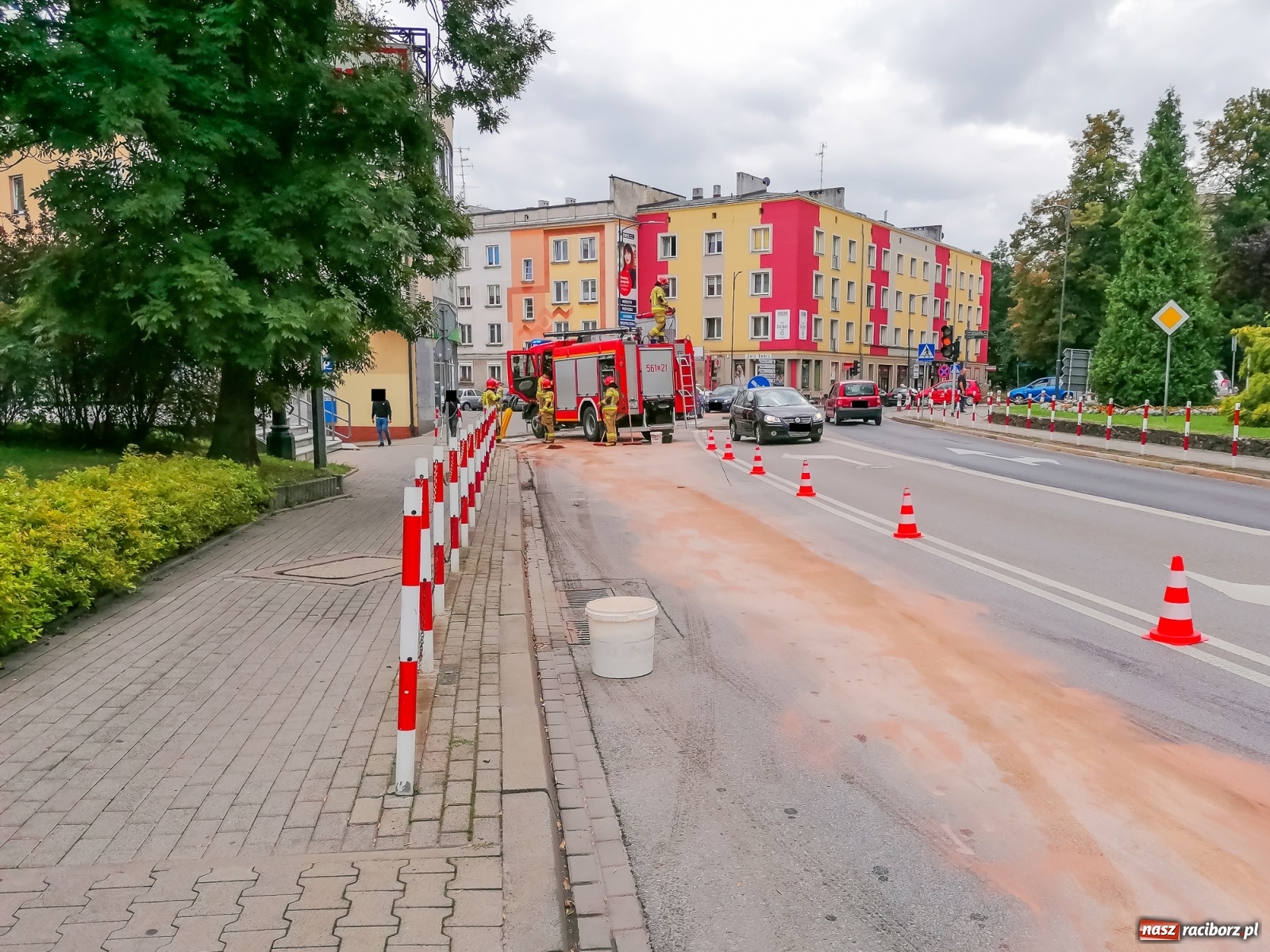 Zdjęcie w galerii na portalu naszraciborz.pl: Raport 998. Opel gubił paliwo przy Podwalu wiadomości z regionu