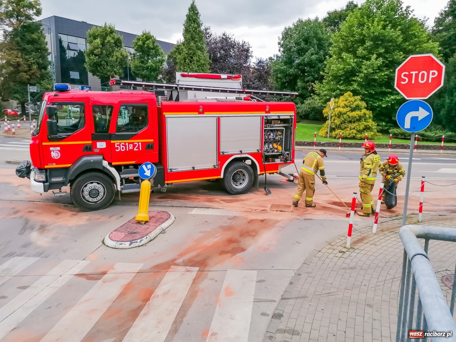 Zdjęcie w galerii na portalu naszraciborz.pl: Raport 998. Opel gubił paliwo przy Podwalu wiadomości z regionu