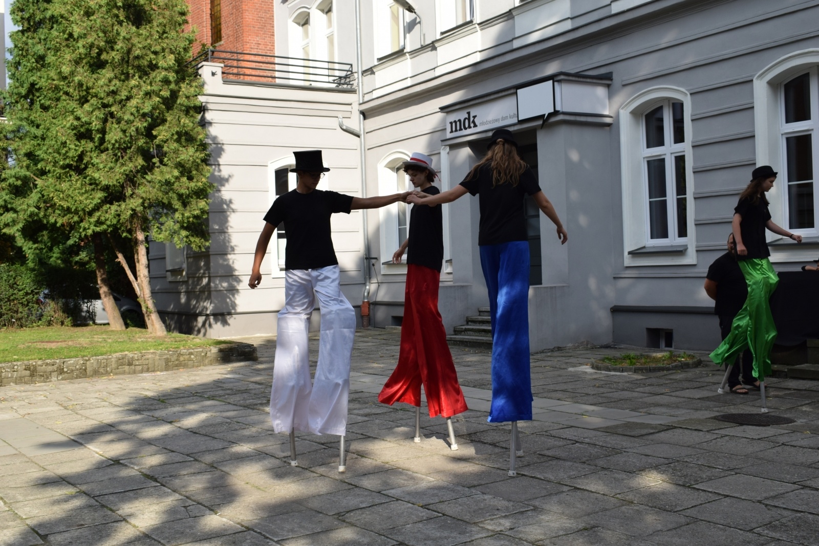 Zdjęcie w galerii na portalu naszraciborz.pl: Młodzież poznawała tajniki teatru i szczudlarstwa wiadomości z regionu