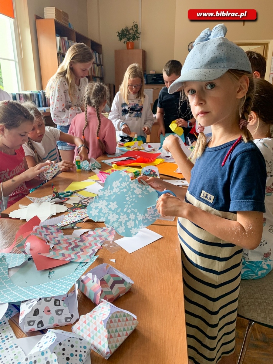 Zdjęcie w galerii na portalu naszraciborz.pl: Pachnące warsztaty mydlarskie w bibliotece na Ocicach wiadomości z regionu
