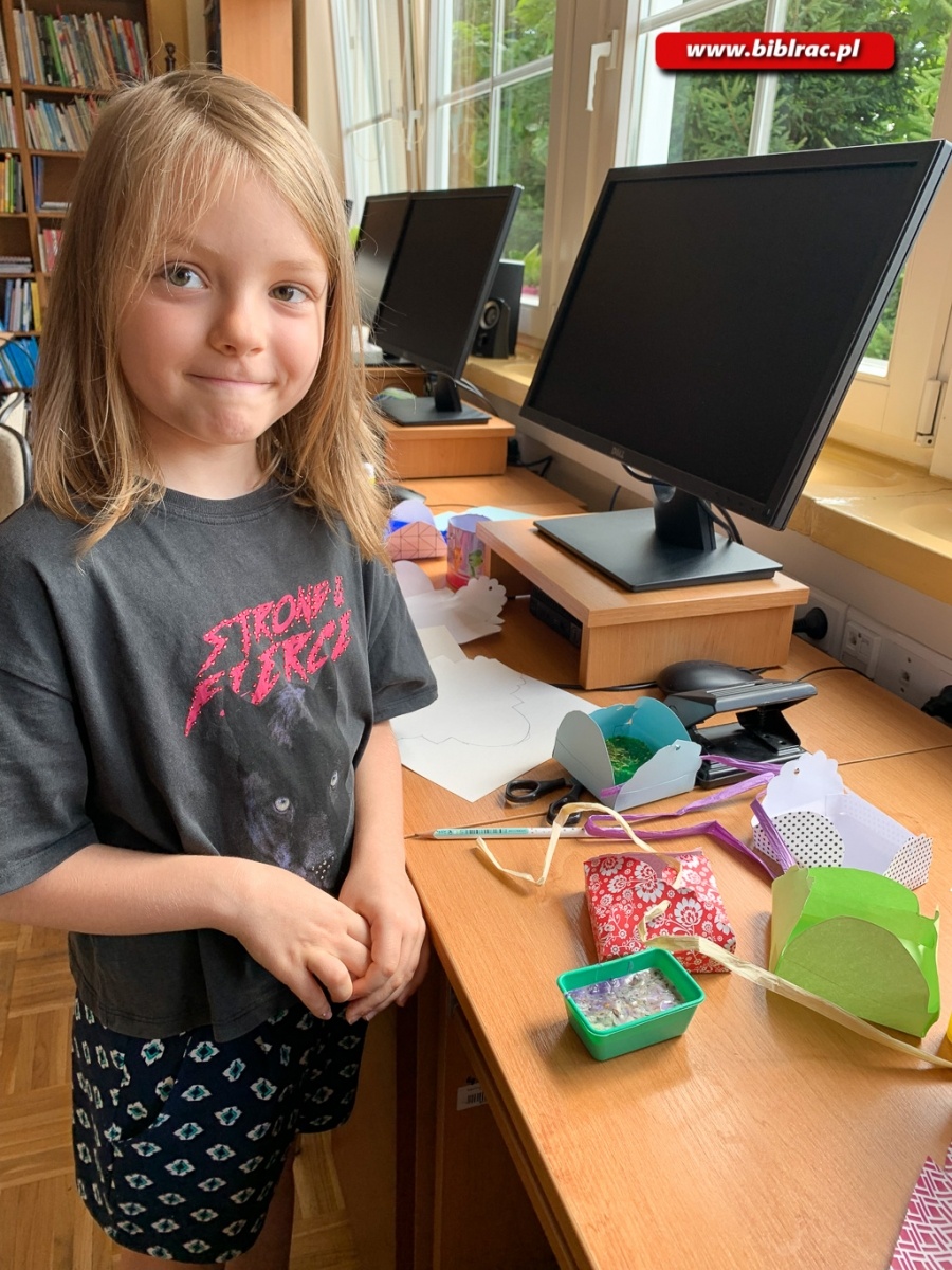 Zdjęcie w galerii na portalu naszraciborz.pl: Pachnące warsztaty mydlarskie w bibliotece na Ocicach wiadomości z regionu