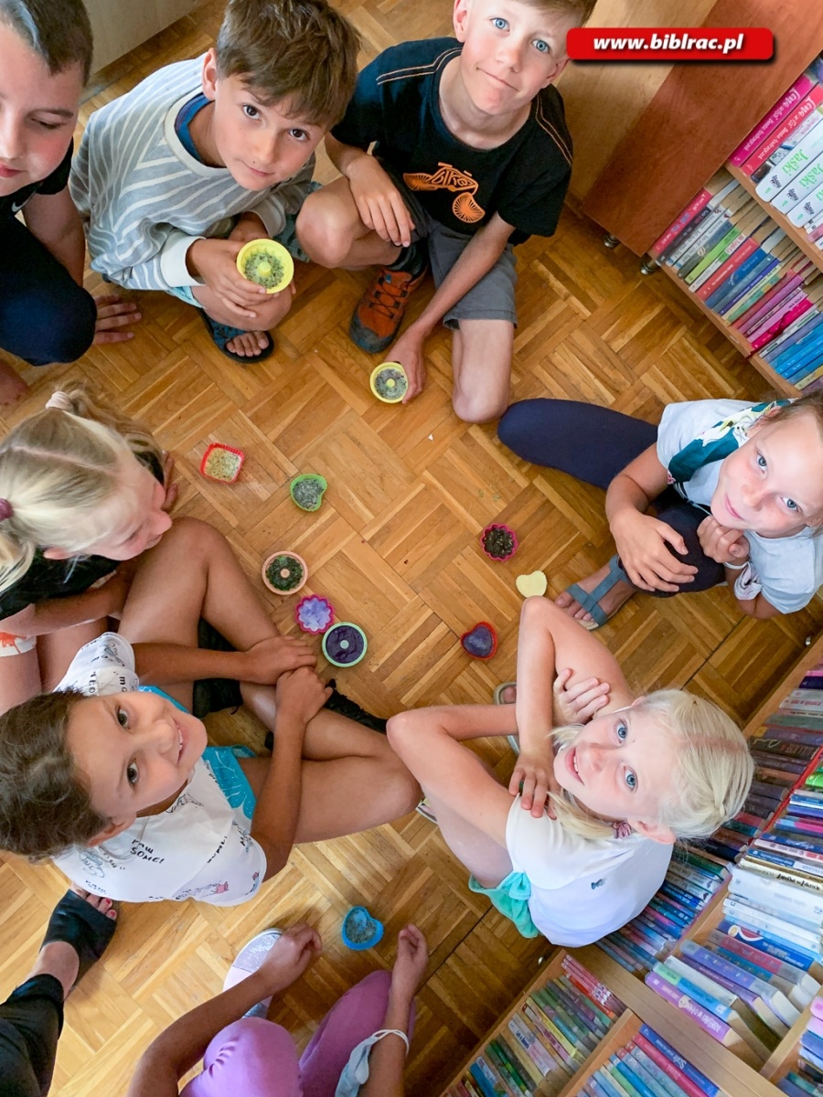 Zdjęcie w galerii na portalu naszraciborz.pl: Pachnące warsztaty mydlarskie w bibliotece na Ocicach wiadomości z regionu