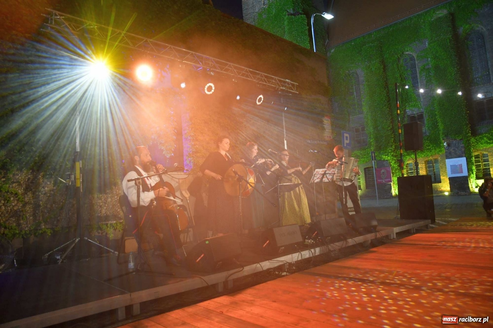 Zdjęcie w galerii na portalu naszraciborz.pl: Dni Raciborza 2022. Dancing pod Tęczową i złote lata swingu wiadomości z regionu