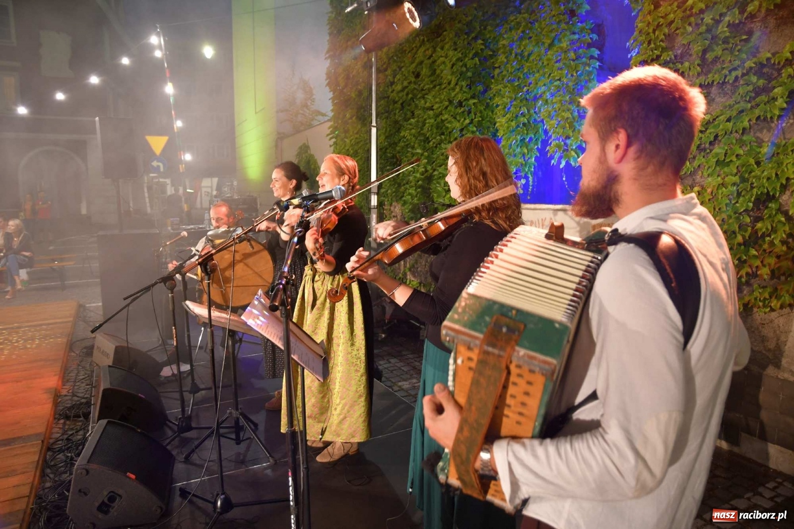 Zdjęcie w galerii na portalu naszraciborz.pl: Dni Raciborza 2022. Dancing pod Tęczową i złote lata swingu wiadomości z regionu