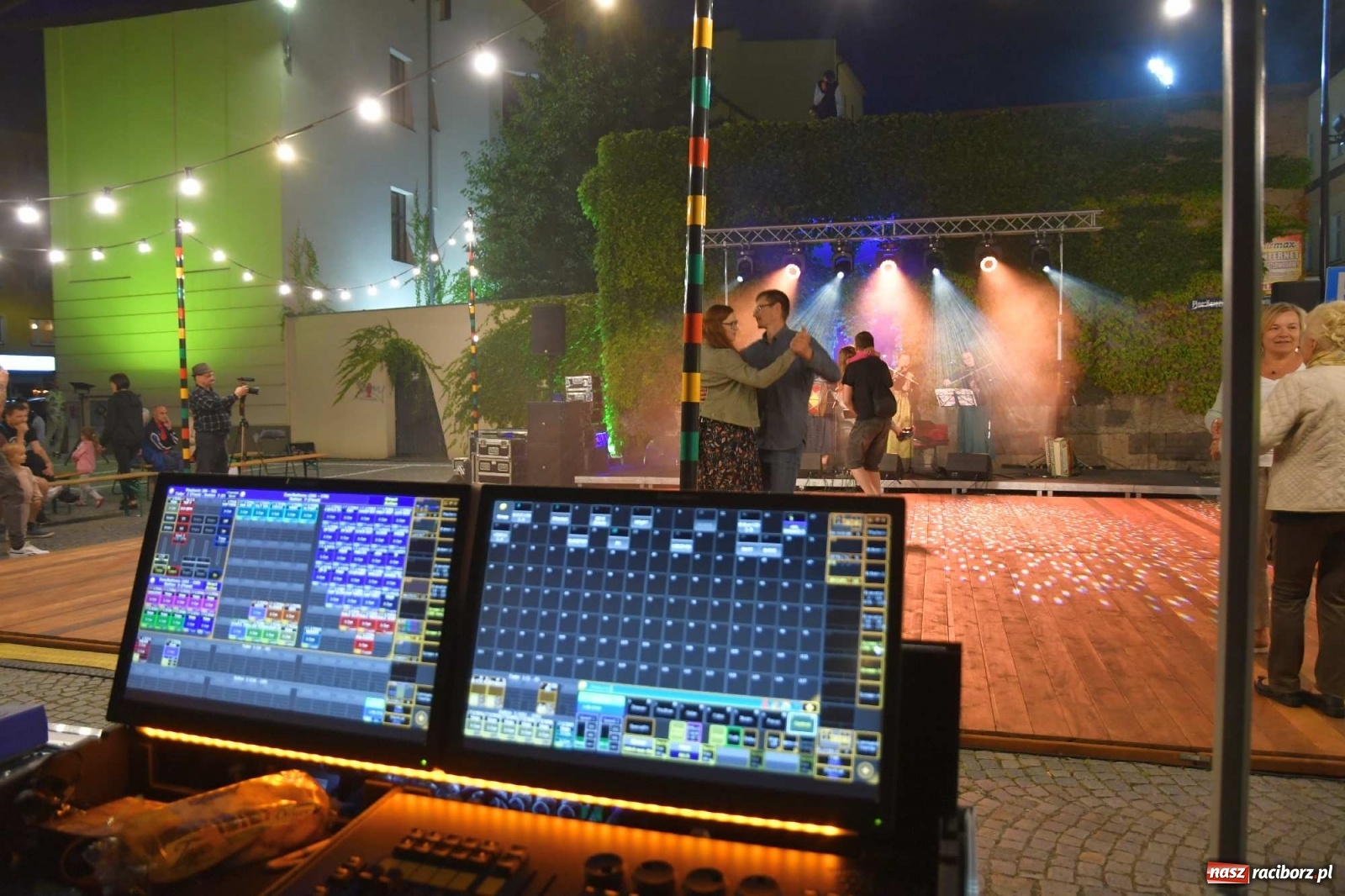 Zdjęcie w galerii na portalu naszraciborz.pl: Dni Raciborza 2022. Dancing pod Tęczową i złote lata swingu wiadomości z regionu