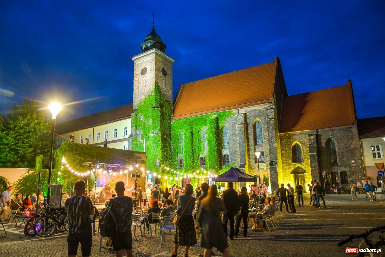 Zdjęcie w galerii na portalu naszraciborz.pl: Dni Raciborza 2022. Dancing pod Tęczową i złote lata swingu wiadomości z regionu