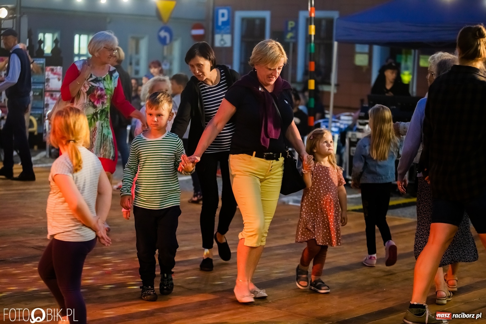 Zdjęcie w galerii na portalu naszraciborz.pl: Dni Raciborza 2022. Dancing pod Tęczową i złote lata swingu wiadomości z regionu