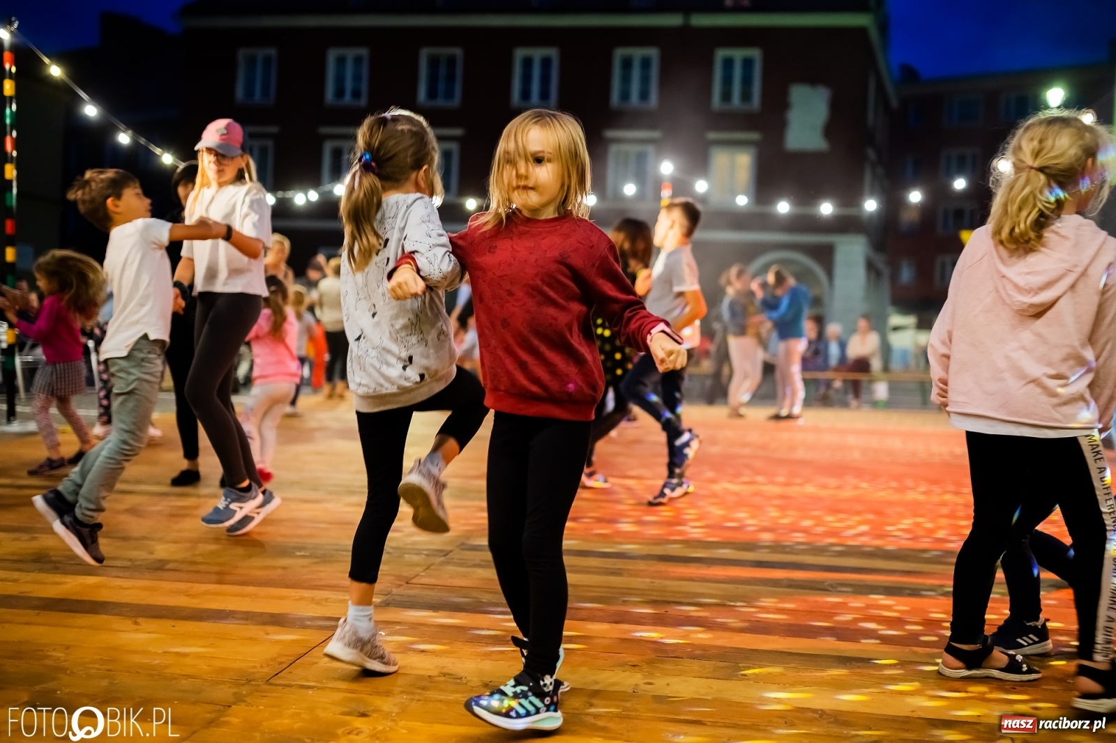 Zdjęcie w galerii na portalu naszraciborz.pl: Dni Raciborza 2022. Dancing pod Tęczową i złote lata swingu wiadomości z regionu