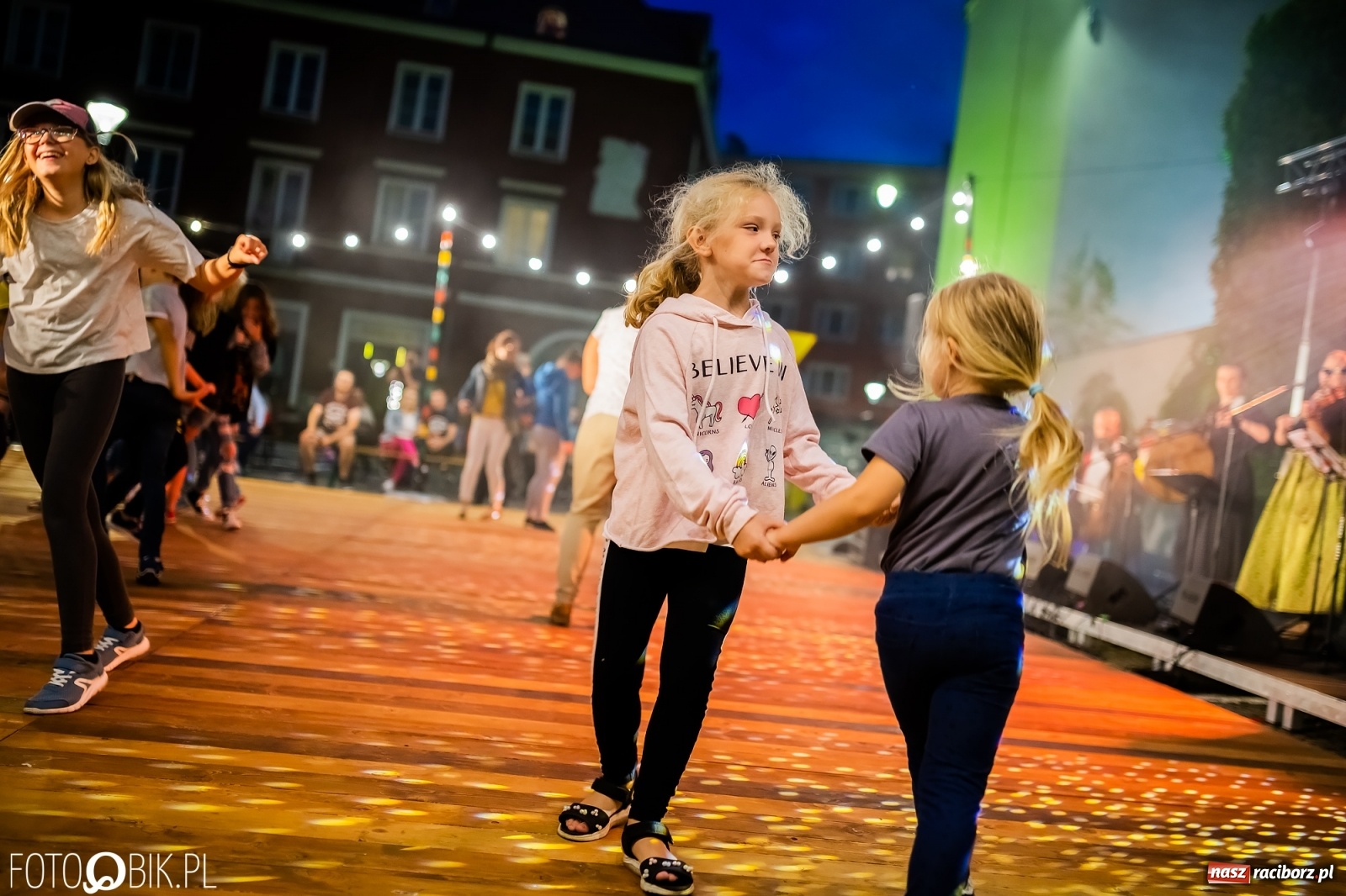 Zdjęcie w galerii na portalu naszraciborz.pl: Dni Raciborza 2022. Dancing pod Tęczową i złote lata swingu wiadomości z regionu