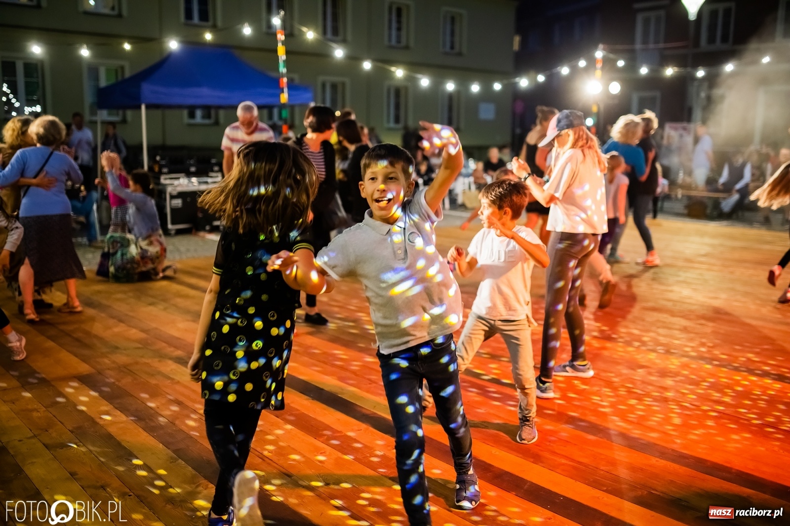 Zdjęcie w galerii na portalu naszraciborz.pl: Dni Raciborza 2022. Dancing pod Tęczową i złote lata swingu wiadomości z regionu