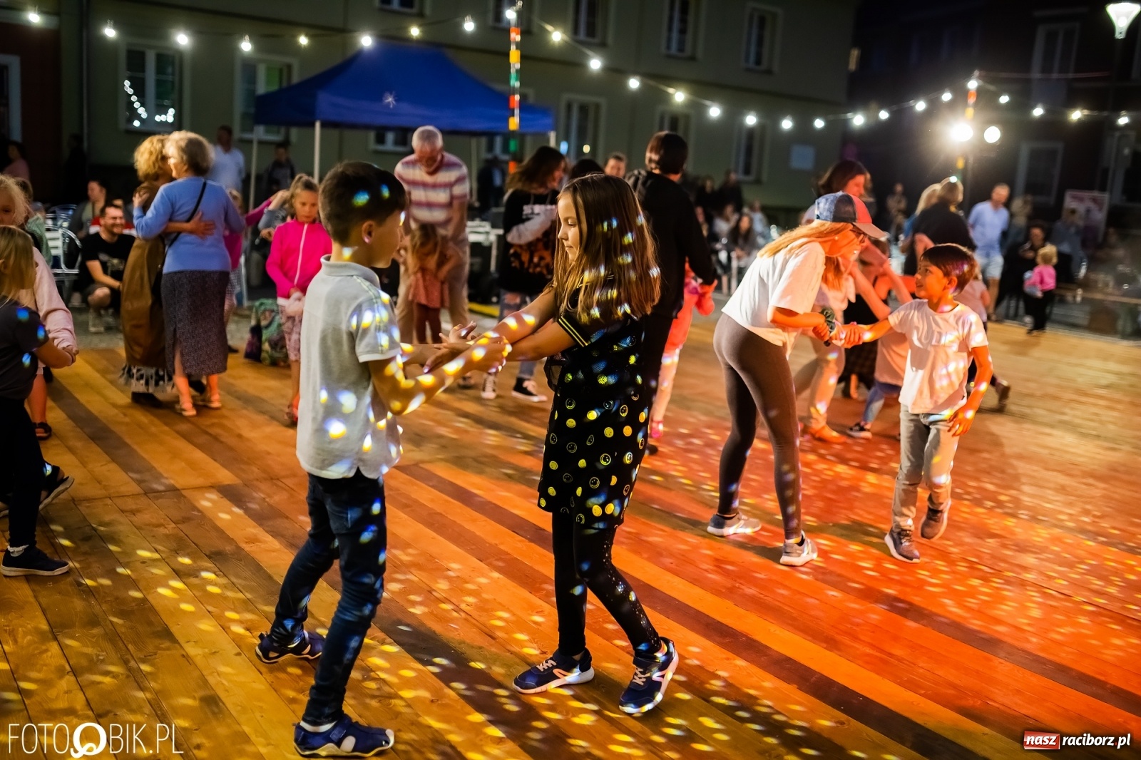 Zdjęcie w galerii na portalu naszraciborz.pl: Dni Raciborza 2022. Dancing pod Tęczową i złote lata swingu wiadomości z regionu