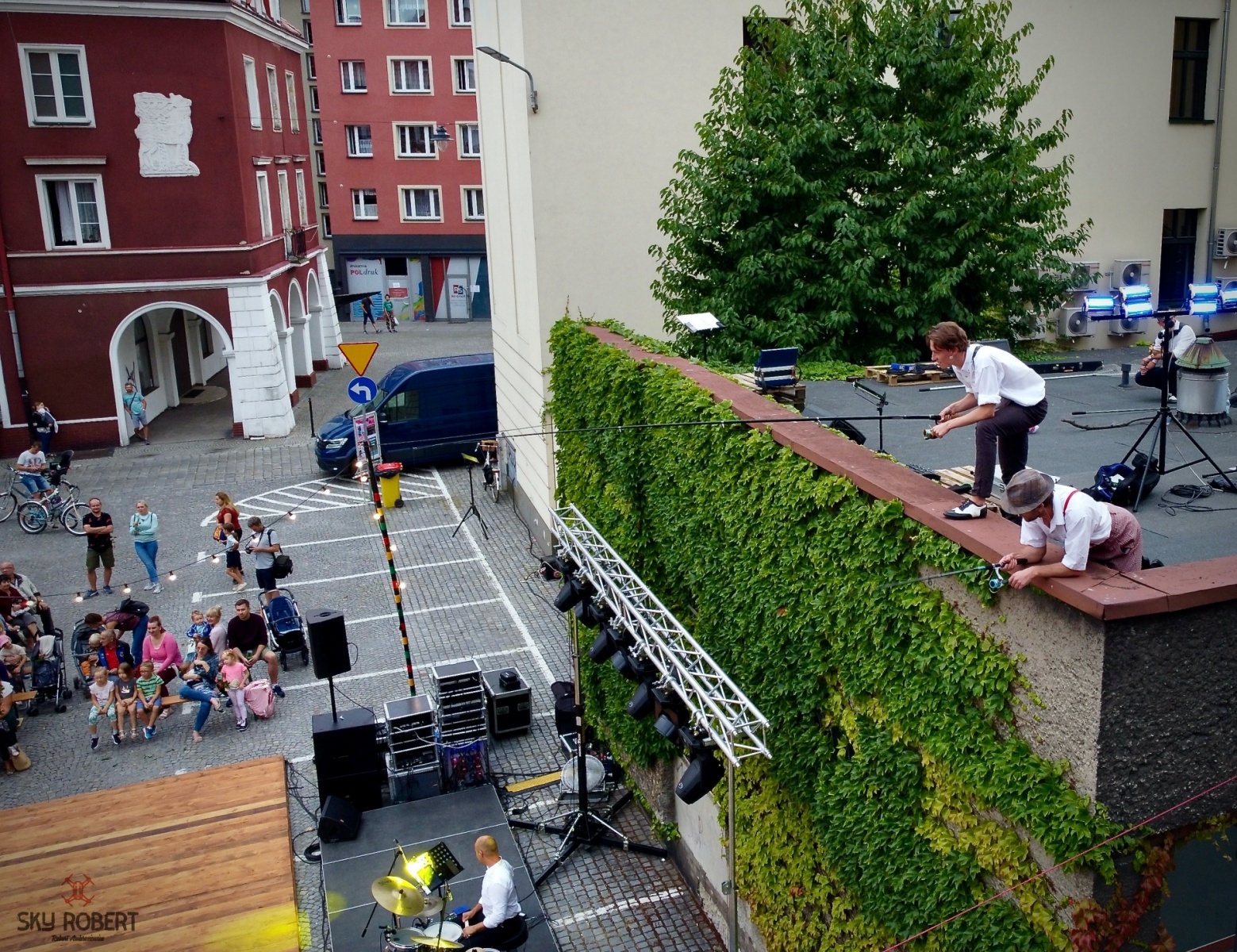 Zdjęcie w galerii na portalu naszraciborz.pl: Tak parking w Raciborzu zamieniono na scenę [FOTO] wiadomości z regionu