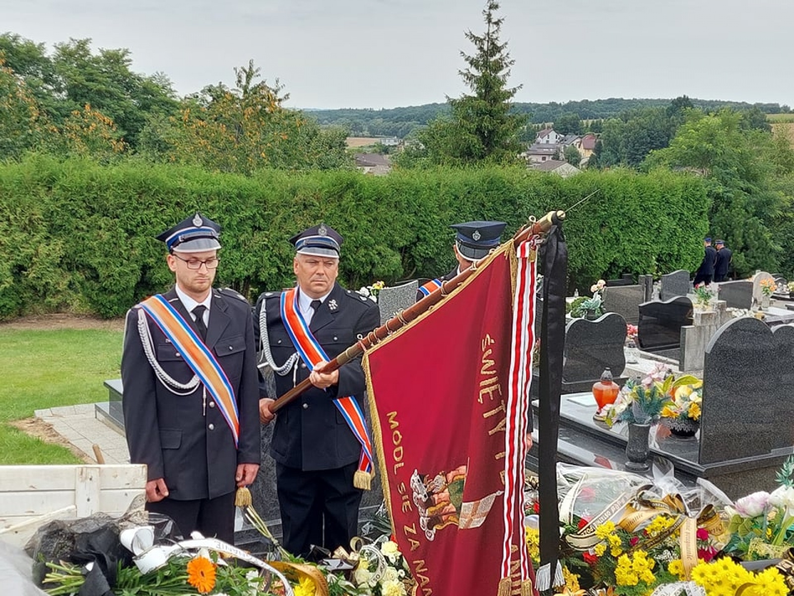 Zdjęcie w galerii na portalu naszraciborz.pl: Ostatnie pożegnanie śp. Huberta Oczadłego, sołtysa i prezesa OSP Nowa Wioska wiadomości z regionu