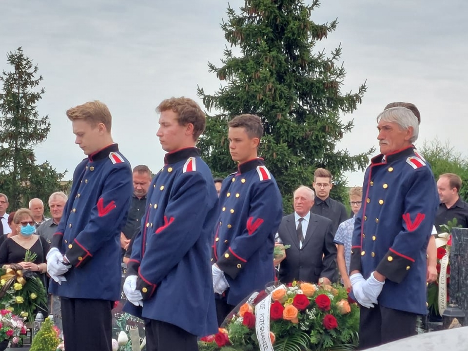 Zdjęcie w galerii na portalu naszraciborz.pl: Ostatnie pożegnanie śp. Huberta Oczadłego, sołtysa i prezesa OSP Nowa Wioska wiadomości z regionu