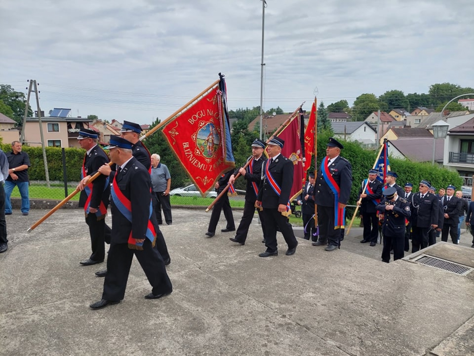 Zdjęcie w galerii na portalu naszraciborz.pl: Ostatnie pożegnanie śp. Huberta Oczadłego, sołtysa i prezesa OSP Nowa Wioska wiadomości z regionu