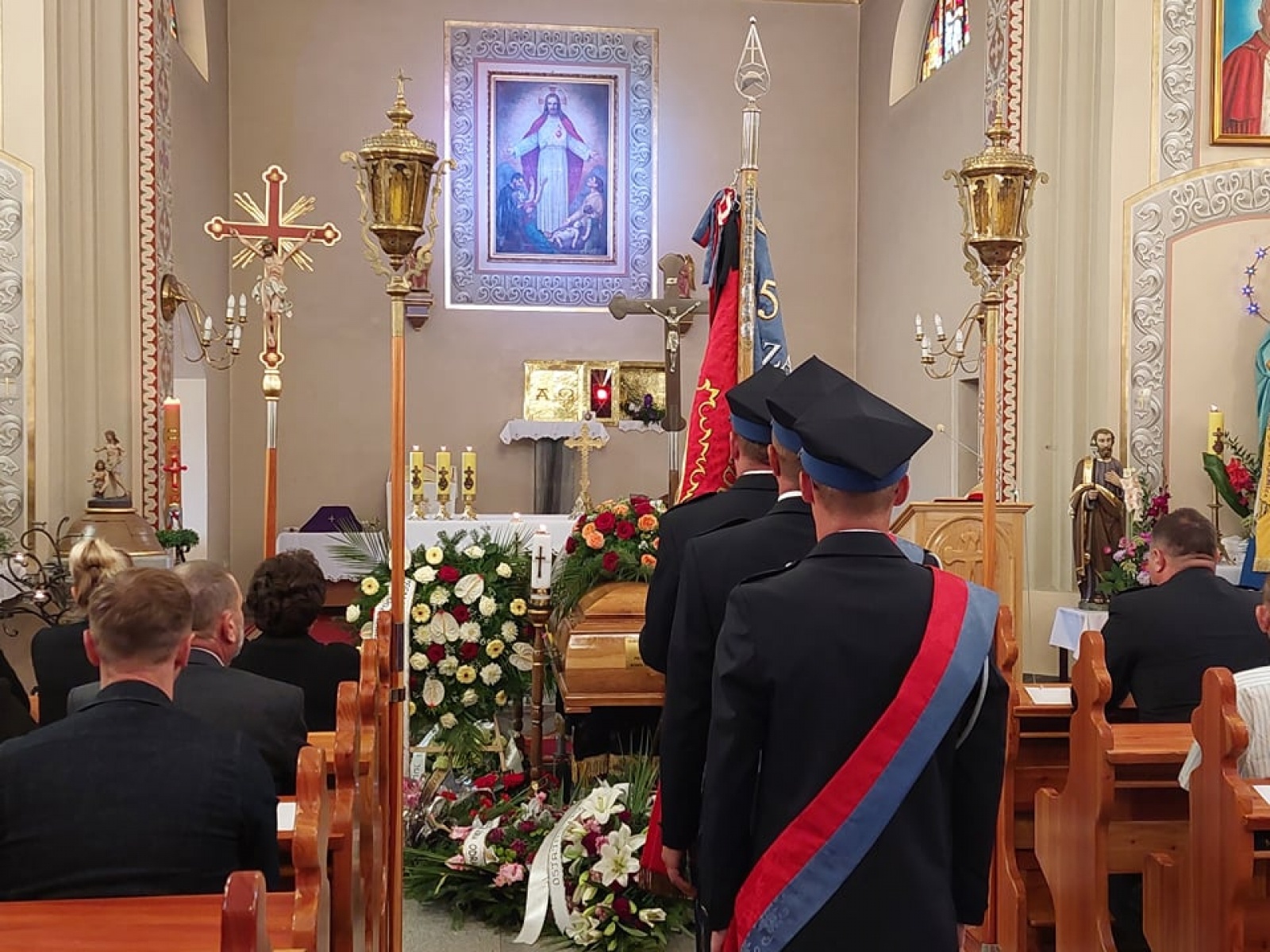 Zdjęcie w galerii na portalu naszraciborz.pl: Ostatnie pożegnanie śp. Huberta Oczadłego, sołtysa i prezesa OSP Nowa Wioska wiadomości z regionu