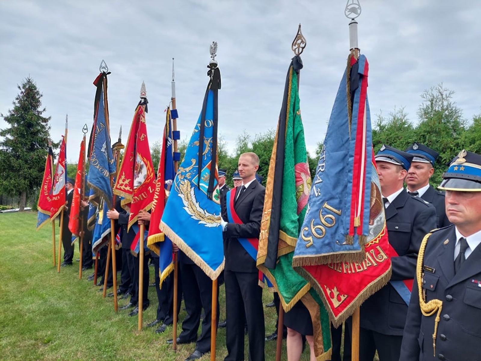 Zdjęcie w galerii na portalu naszraciborz.pl: Ostatnie pożegnanie śp. Huberta Oczadłego, sołtysa i prezesa OSP Nowa Wioska wiadomości z regionu